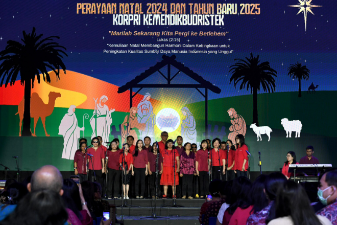 Tampak suasana perayaan Natal 2024 dan Tahun Baru 2025 di Plasa Insan Berprestasi, Kompleks Kemendikdasmen, Jakarta. (Foto: Dokumentasi Kemdikbud)